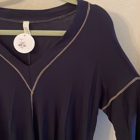 NWT navy Flamingo Urban blouse - Picture 5 of 6